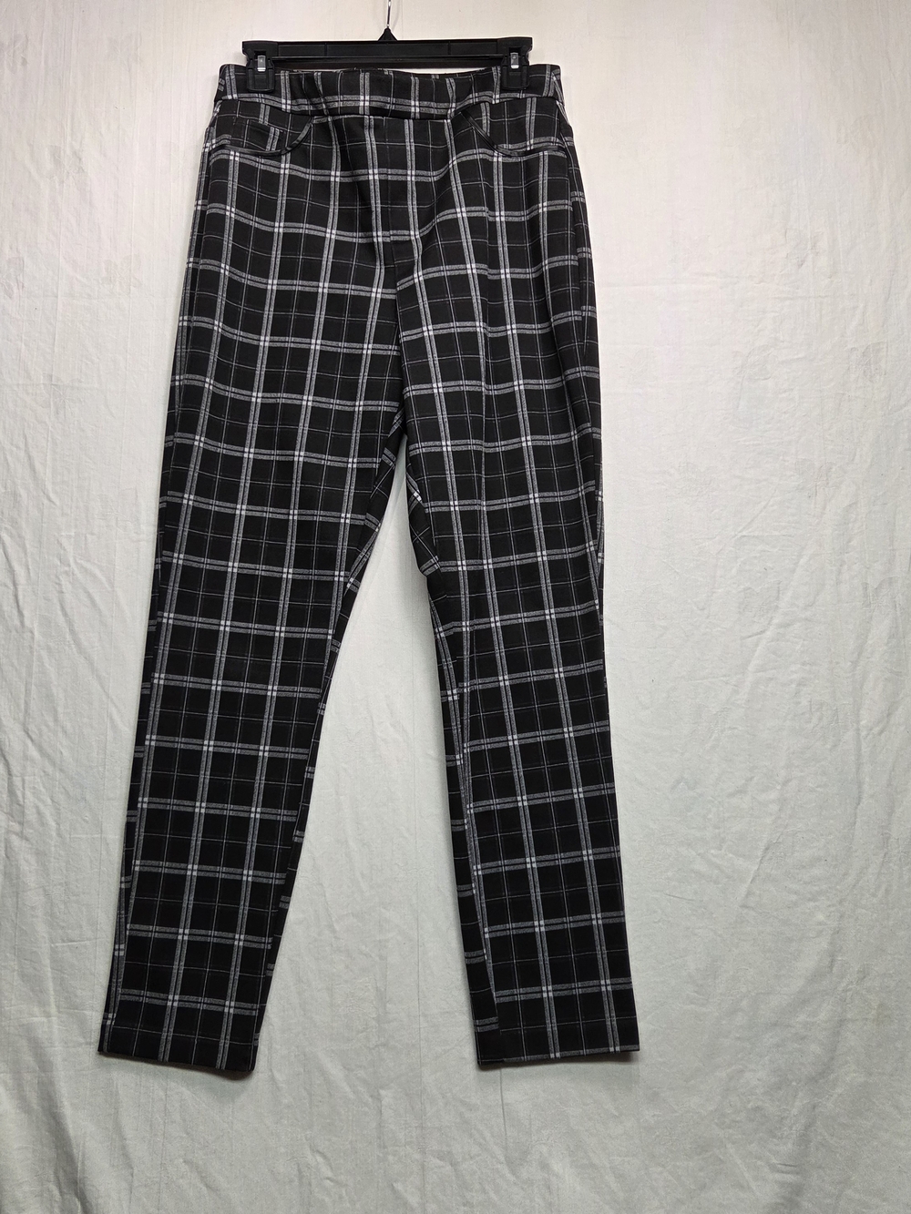 Cato C Est. 1946 Black Gray Plaid Straight Leg Pants Size Medium. #0264